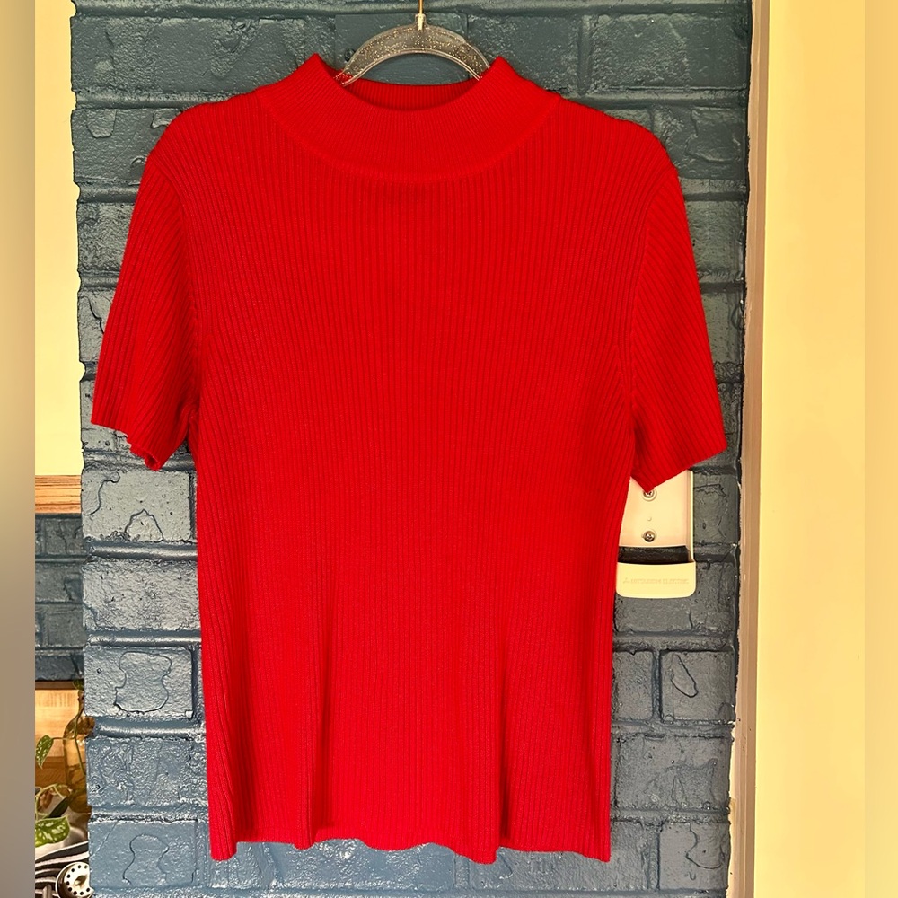 Requirements Vibrant Red‎ Short Sleeve Sweater Top